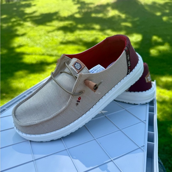 Hey Dude Tan White Maroon Wendy Chambray Boho Casual Moccasin Shoes New w/ Tags - Picture 2 of 14
